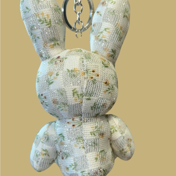 Cute Floral Bunny Keychain - Picture 2 of 2